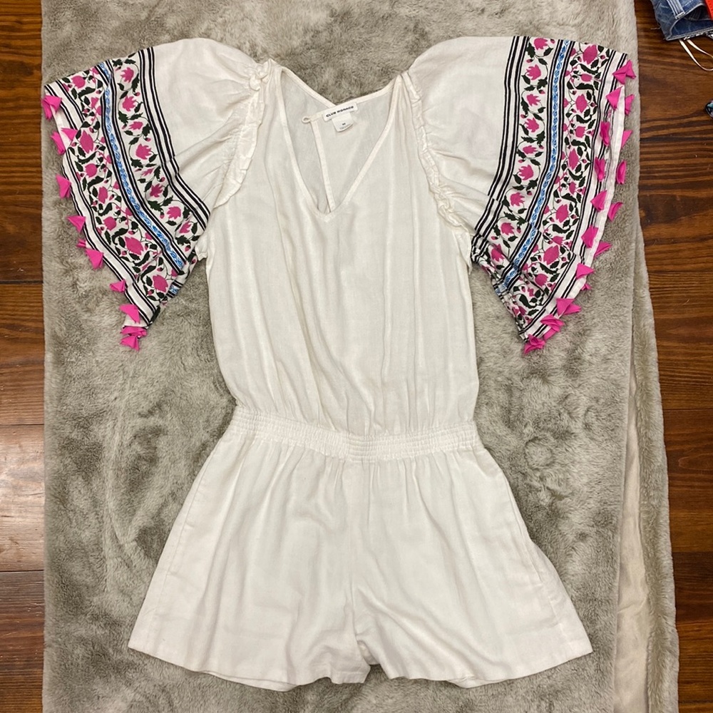 Adorable club Monaco white romper with fun sleeves and pink detail